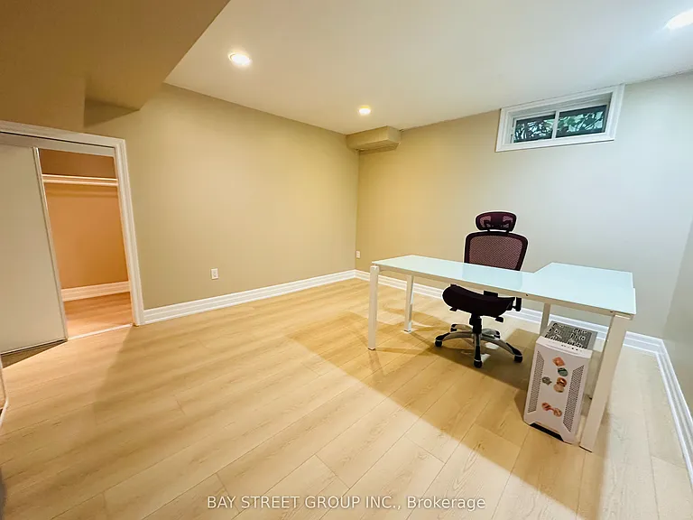 118 Fairglen Ave — Photo 28