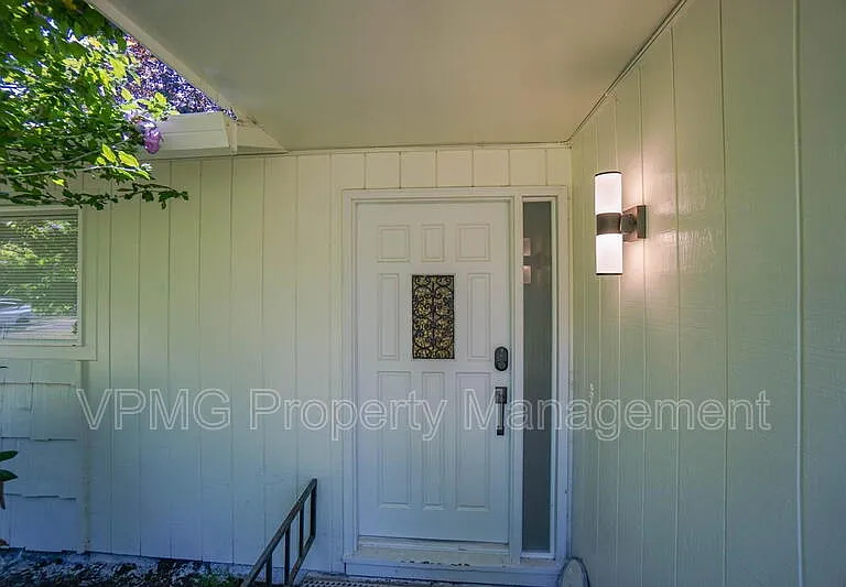 19419 NE 11th St — Photo 5