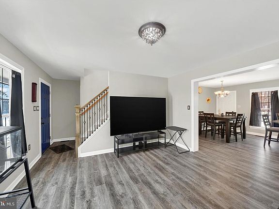 3rd image of 15910 Dark Hollow Rd