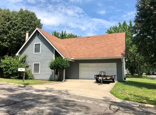 3300 W 25th St, Lawrence, KS 66047