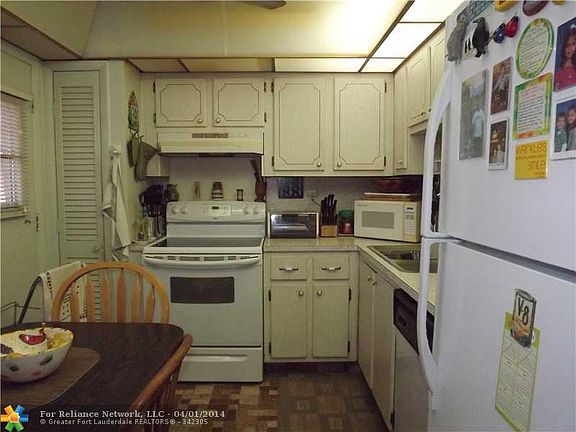 2nd image of 1601 NE 191st St APT 406
