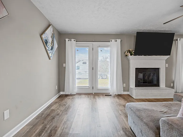 38 Hallmark Dr — Photo 8