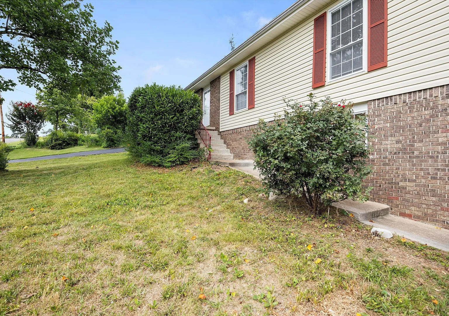 Beautiful Updated 4 Bed 2 Bath Home in Ooltewah — Photo 3