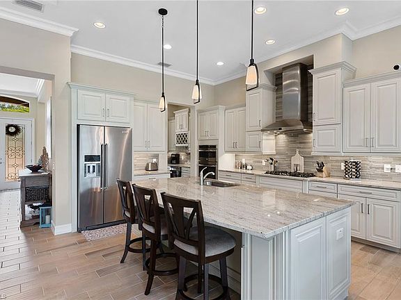 5th image of 9413 Campanile Cir