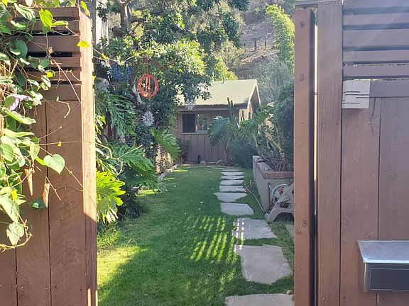 View of front yard