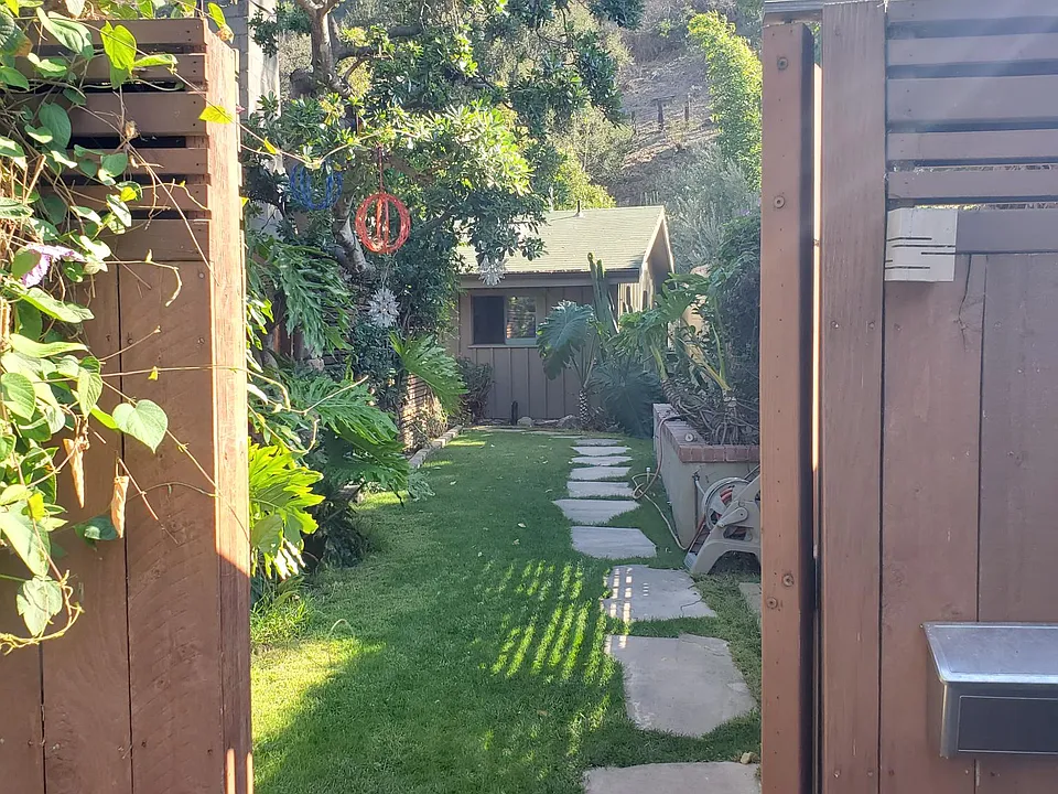 View of front yard