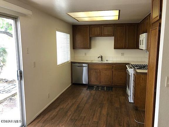 5th image of 328 Green Moor Pl