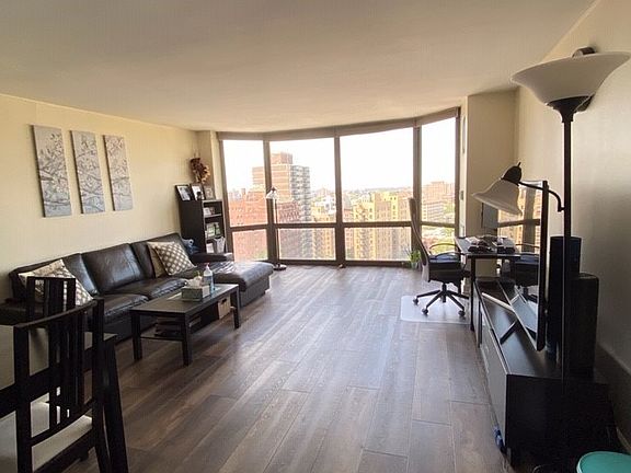 2nd image of 2650 N Lakeview Ave APT 1707
