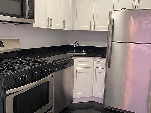 4th image of 420 E 80th St APT 10A