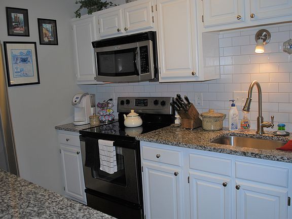 3rd image of 5035 Woodridge Way #5035