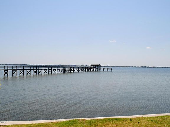River Pier Beachwoods