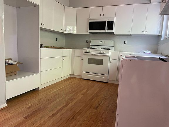 2nd image of 8308 Southern Oaks Ct