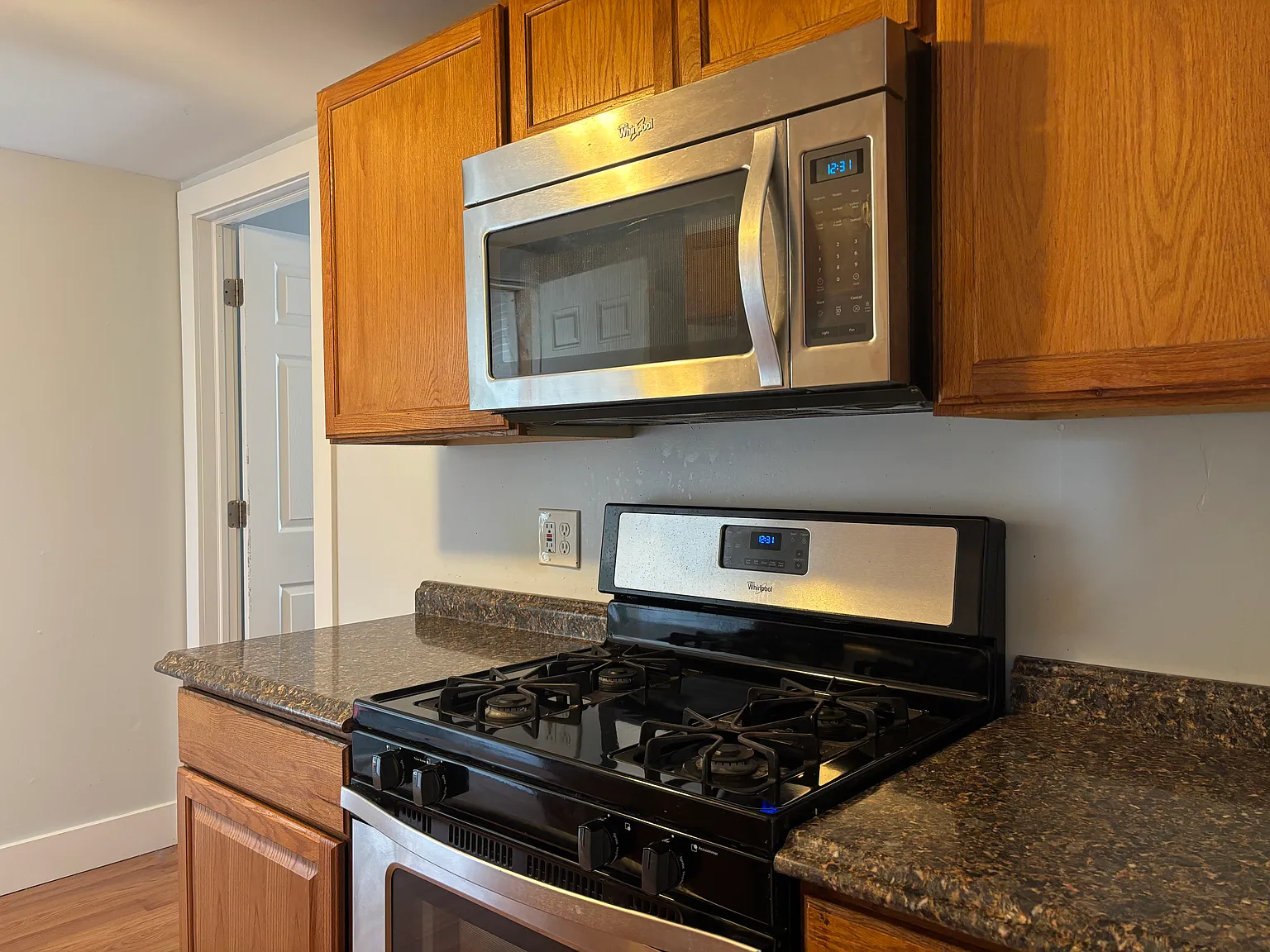 6 bed, $4,170 — Photo 3