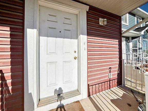 4th image of 87 S Taralea Gdns NE