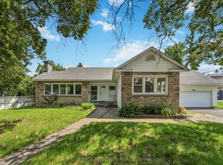 1873 Fairbanks Ave, Ottawa, ON K1H5X6