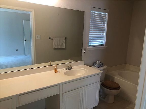 3rd image of 708 Amber Dr
