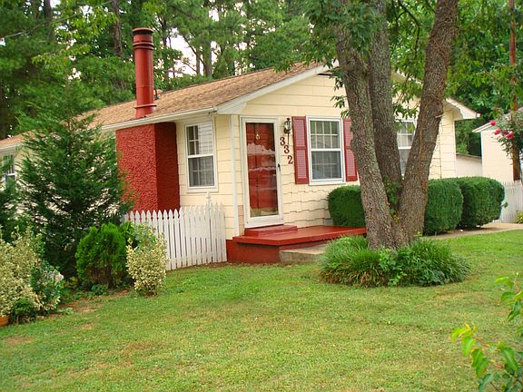 Front Porch - Yard - Fence