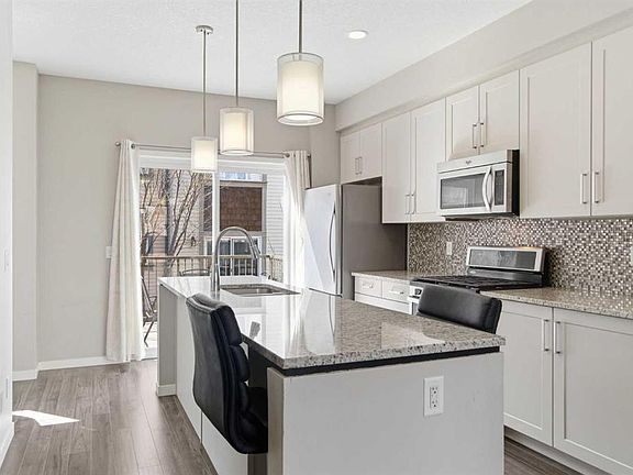 4th image of 150 Copperpond Vlg SE