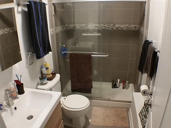 5th image of 1029 W Wellington Ave #2