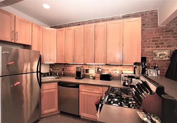 2nd image of 477 Bergen St APT 3