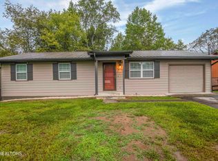613 Red Bud Ln, Oliver Springs, TN 37840