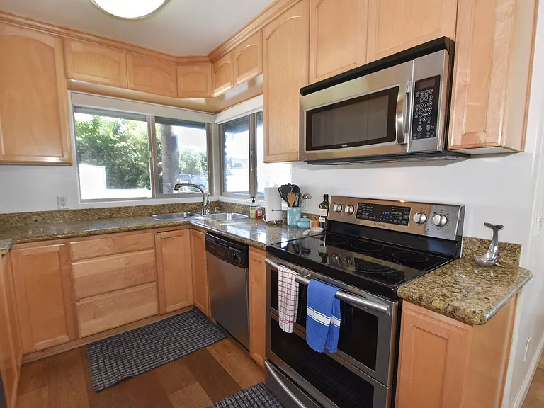 1052 Isabella Ave #A — Photo 6
