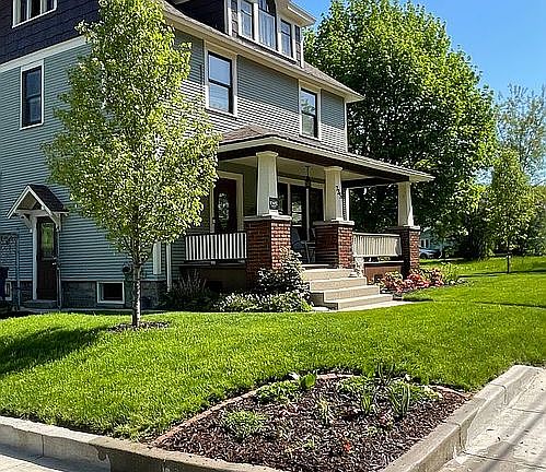 2nd image of 735 Knapp St NE