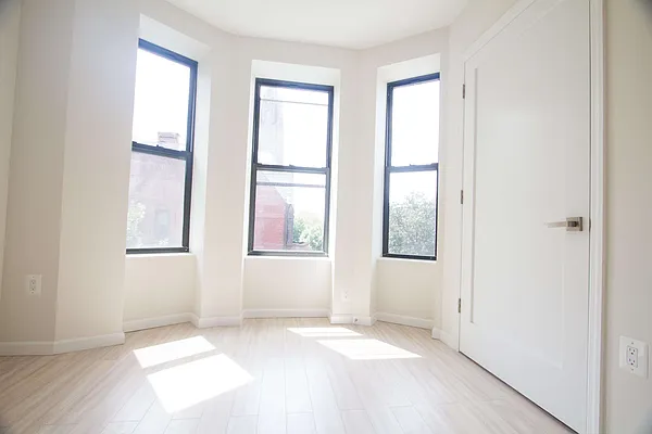 Rented by Nooklyn NYC LLC | media 26
