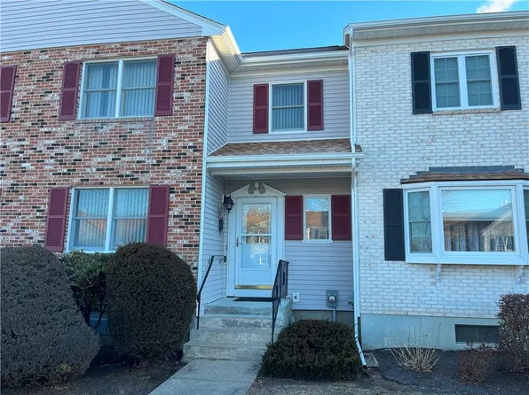 2970 Mendon Rd APT 56, Cumberland, RI 02864