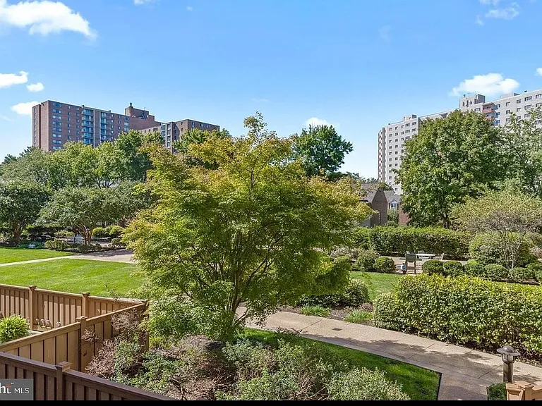 5300 Holmes Run Pkwy #319 — Photo 18