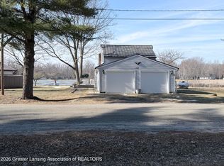 10041 Birch Dr, Riverdale, MI 48877