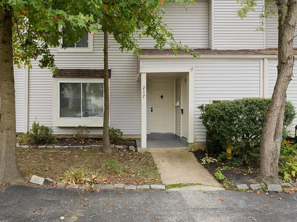 217 Deer Park Ct, Marlton, NJ 08053