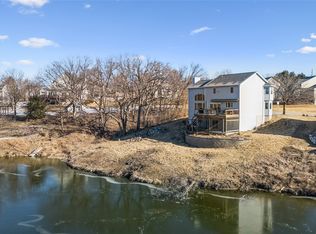 973 202nd Ave, Pella, IA 50219