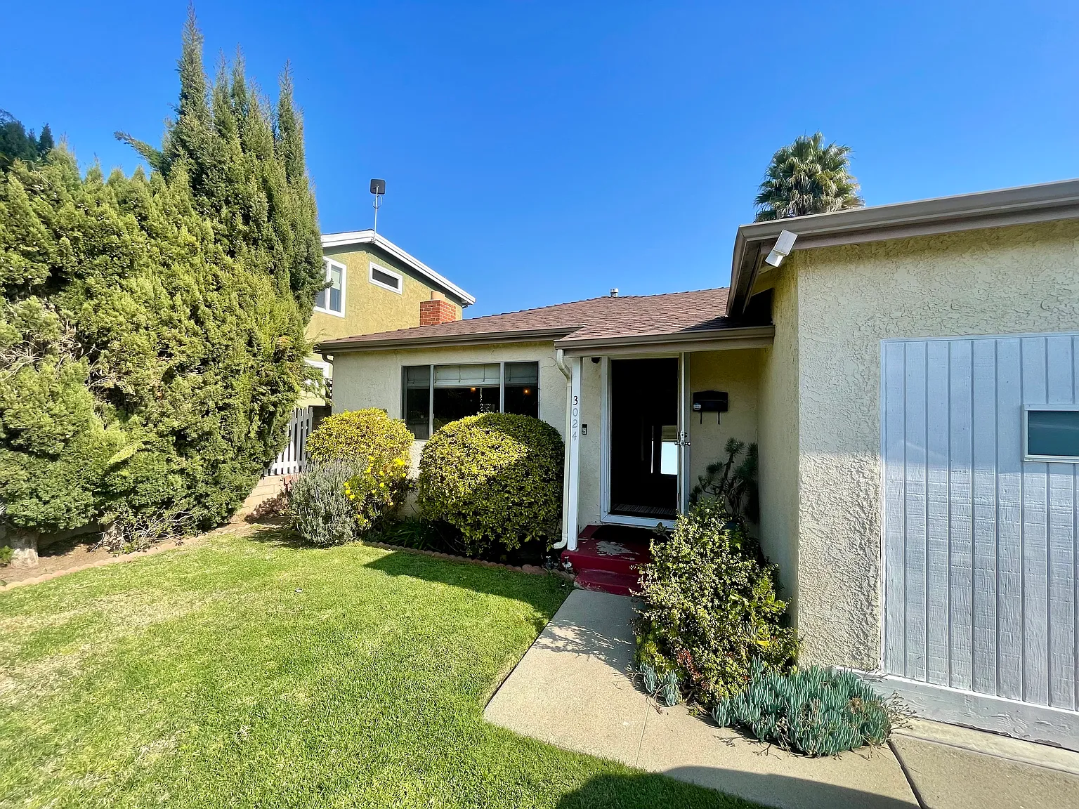 3 bed, 1100 sqft, $6,200 — Photo 1