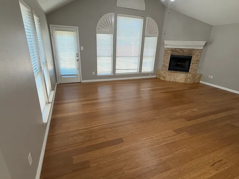 2301 Stratford Dr — Photo 2