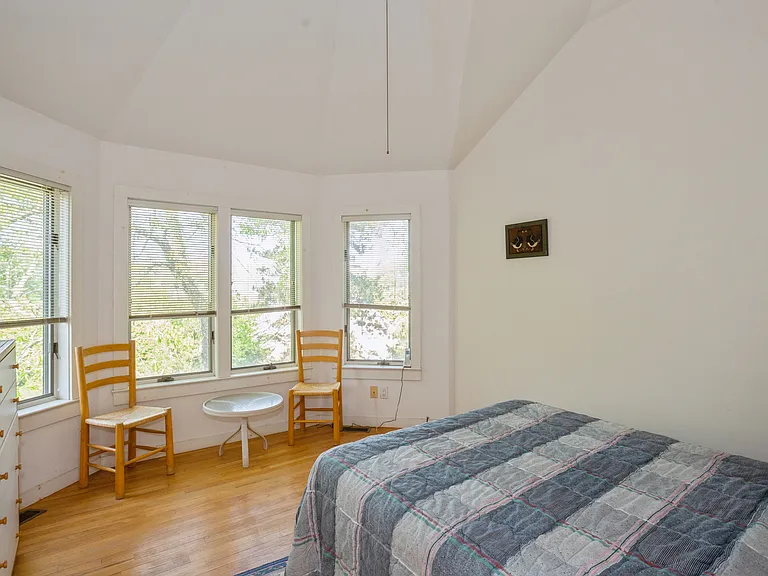 84 Narod Blvd — Photo 15