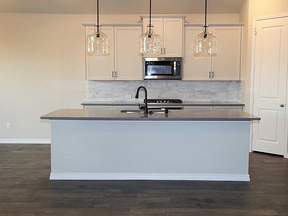 4th image of 2705 Carisbrooke St