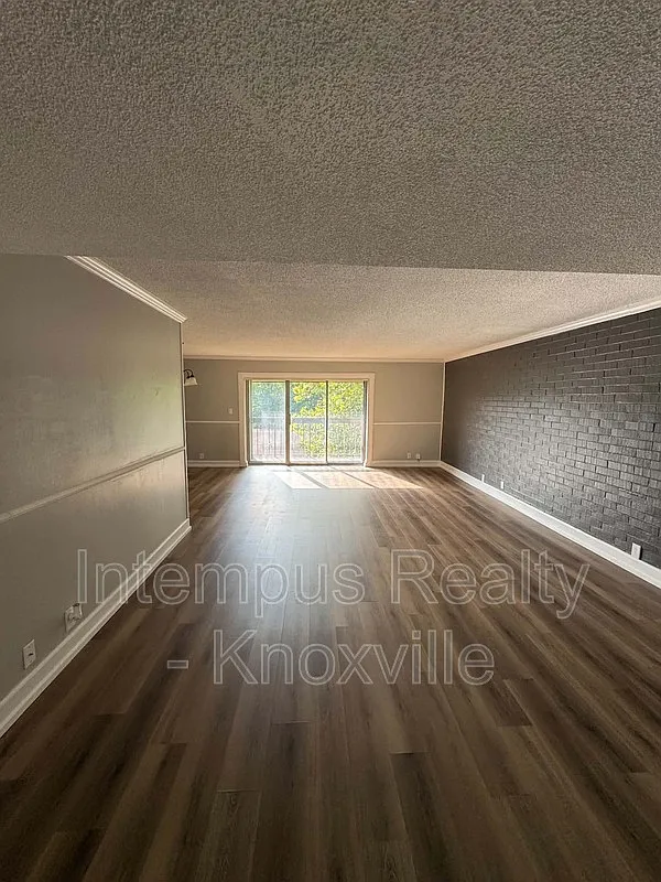 2 bed, 2.0 bath, 1295 sqft, $1,500 — Photo 2
