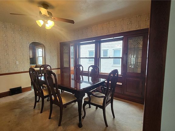 5th image of 10612 Bernard Ave