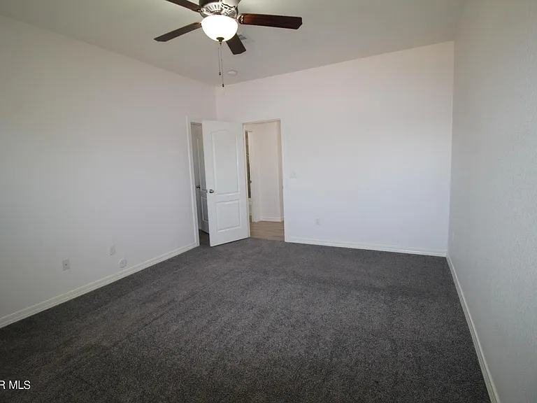 620 Adrian Arellano St W — Photo 33