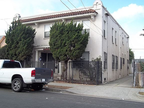 5th image of 1223-25 1/2 S Berendo St #1223
