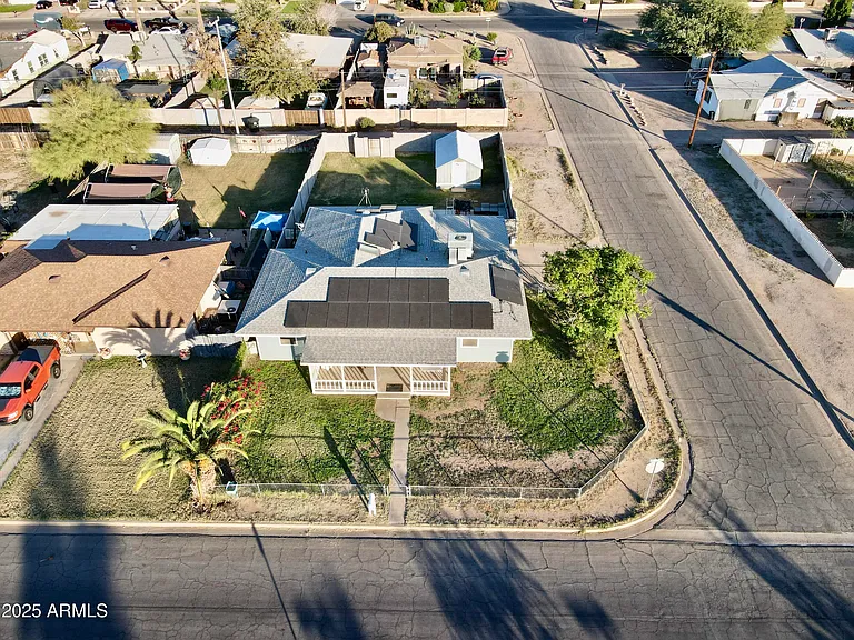 1100 N Brown Ave — Photo 2