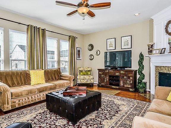 5th image of 42659 Windflower Dr