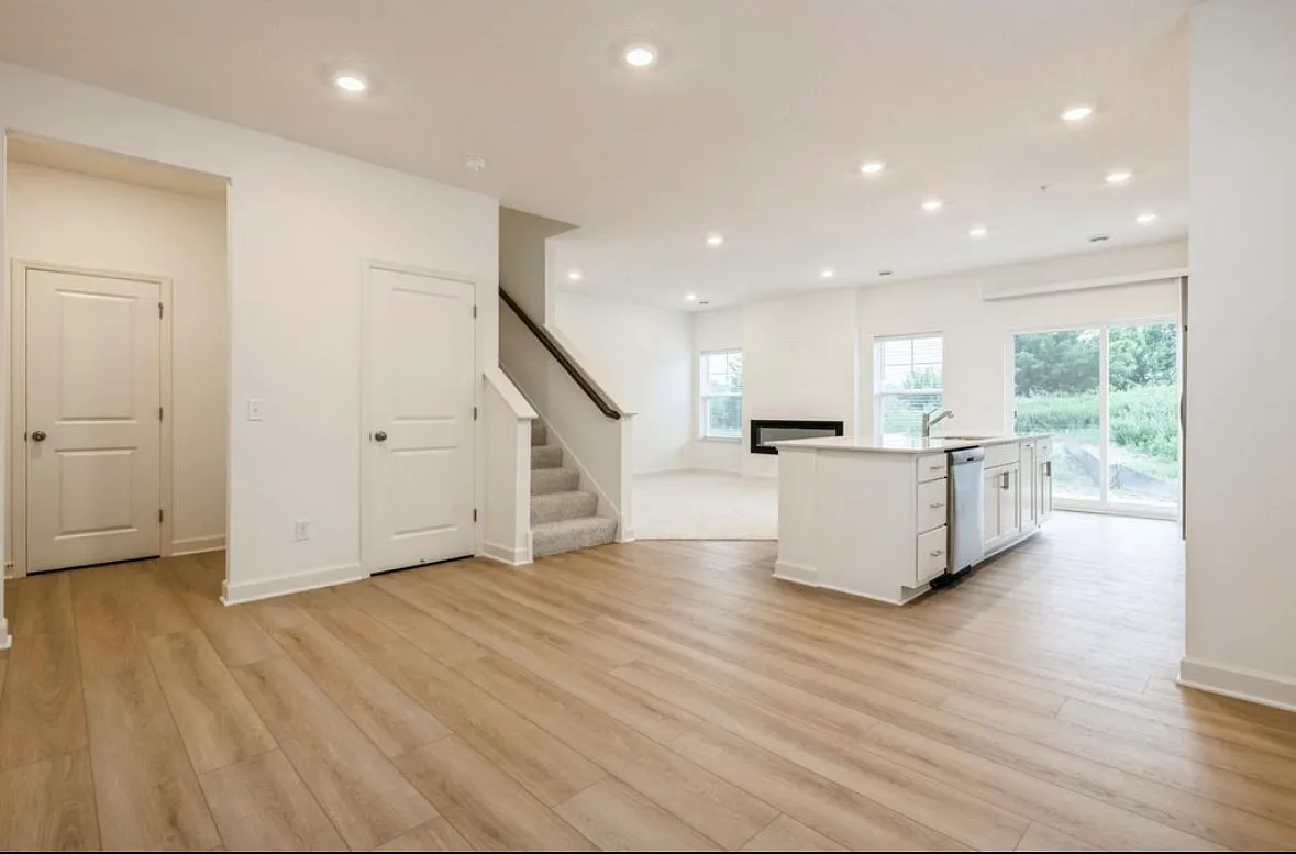 3 bed, 1777 sqft, $2,545 — Photo 4