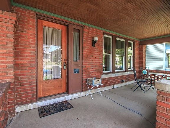 3rd image of 440 Irving Ave