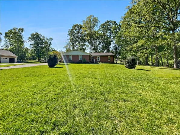 4804 Oakcliffe Rd, Greensboro, NC 27406