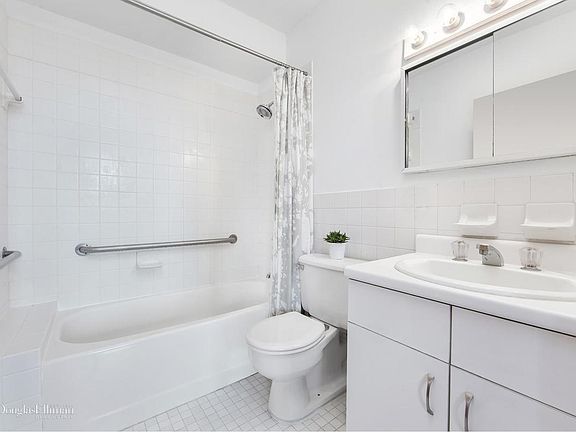 5th image of 24 E 7th St APT 8C