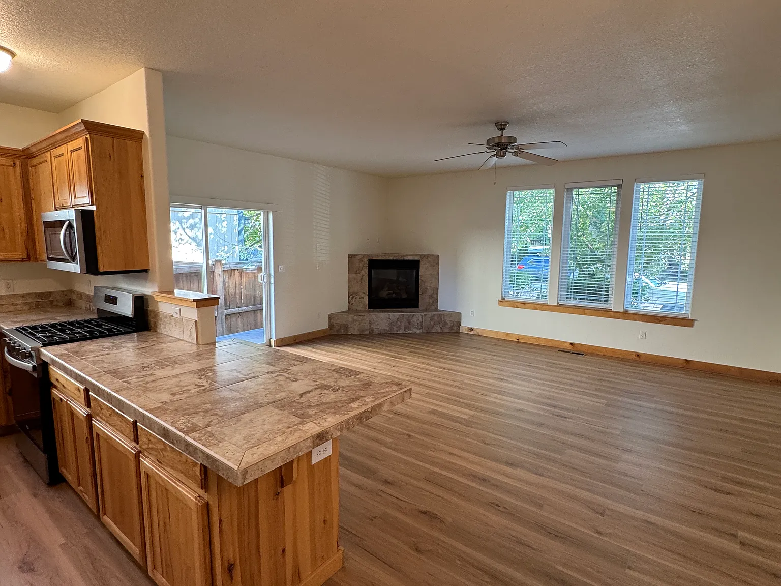 3 bed, 2.5 bath, 1700 sqft, $2,750 — Photo 4