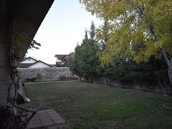 5th image of 1694 Daniels Ln