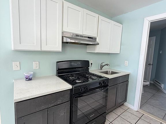 4th image of 379 Lyons Ave #1R